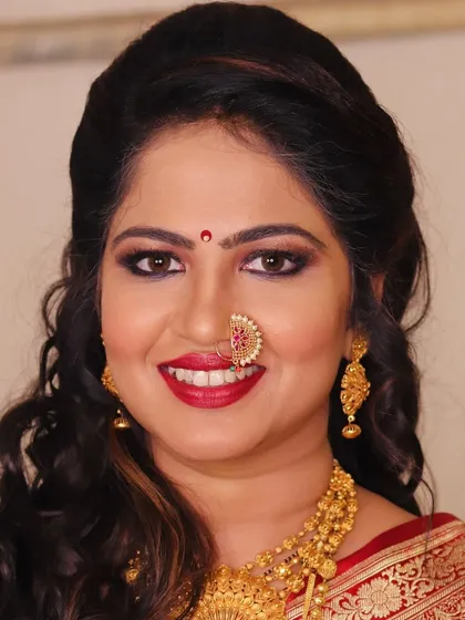 I believe in showing real, unedited makeup. This is a close up of a Maharashtrian bride's reception look, showcasing a bold red lip and defined eyes that look beautiful without any beauty filters.