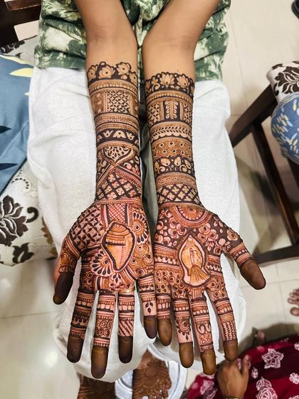 Intricate Bridal Mehendi photo 26