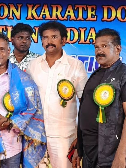 Another moment of shared respect and recognition among masters at the award ceremony.