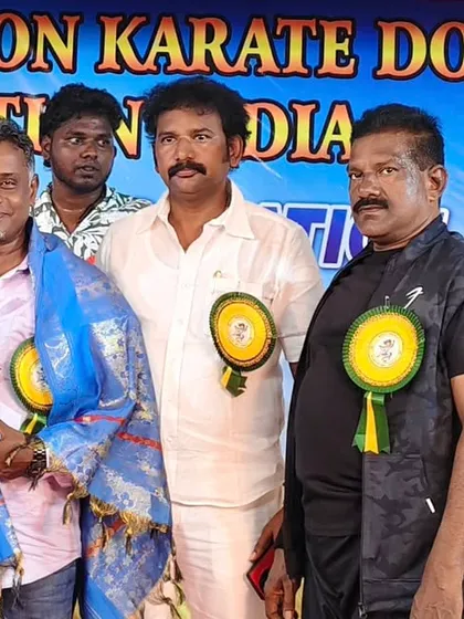 Another moment of shared respect and recognition among masters at the award ceremony.