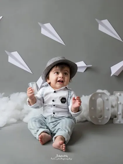 Ready for takeoff! This aviator-themed first birthday shoot is a creative and fun way to celebrate a little boy's big day.