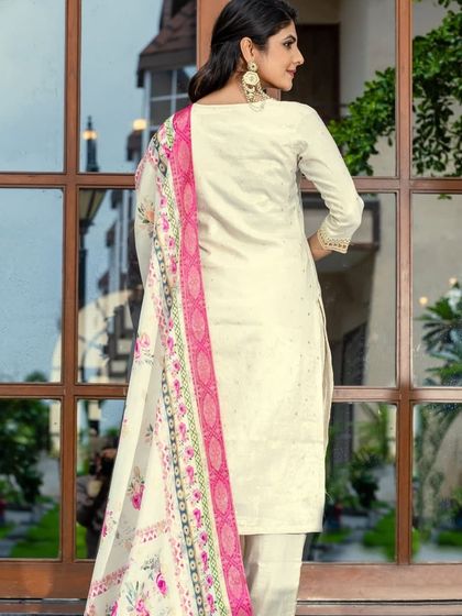 A cream viscose jacquard kurta with a vibrant printed dupatta. The mix of textures and prints makes this a really interesting and stylish outfit.