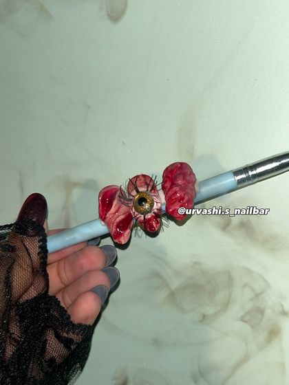 For those who love spooky season, this 3D horror set is a showstopper. I sculpted a realistic eyeball with lashes, brains, and bloody textures to create a truly unique and creepy Halloween look.