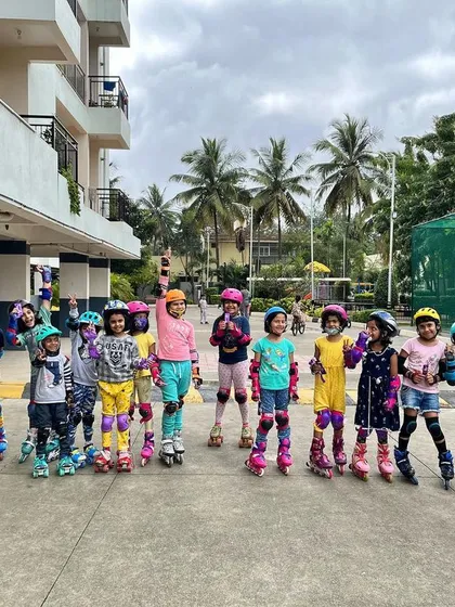 Look at these happy faces. I make sure every class is packed with fun so that every kid enjoys learning and gets comfortable rolling on wheels.