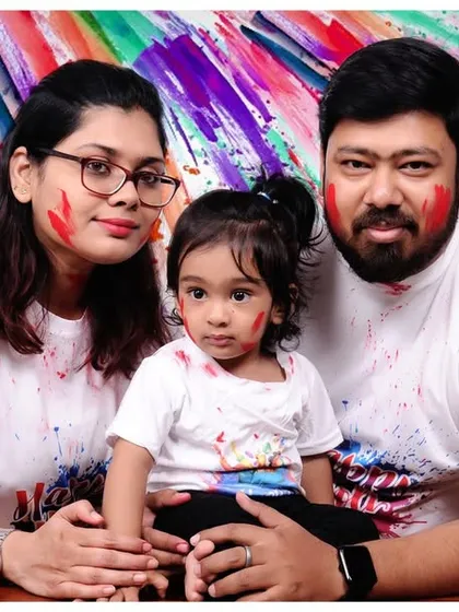 Capturing the fun of a family Holi photoshoot. These sessions are all about color and joy, with a clean studio setup that lets the vibrant powders and happy expressions be the focus.