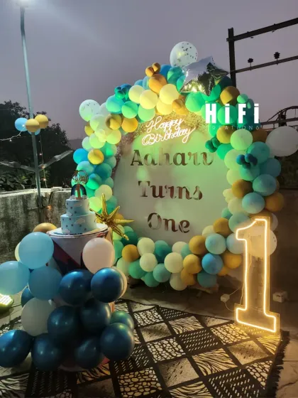 Another view of the versatile outdoor balloon ring setup.