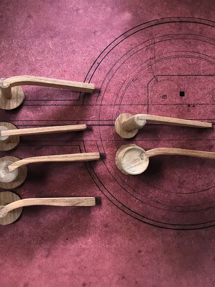 The process of designing the bespoke brass handles for the DUA Villa. We went through numerous iterations in sketches and physical models to find the perfect form that would complement the villa's minimalist design.