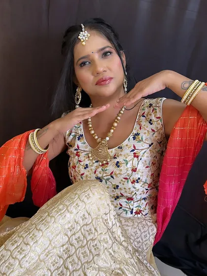 A beautiful and confident look for a party or special event. This is an example of the 'sider' or guest makeup services I offer.