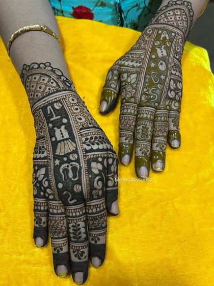 A closer look at the intricate details in this baby shower design, including tiny baby shoes, a dress, and other fun motifs.