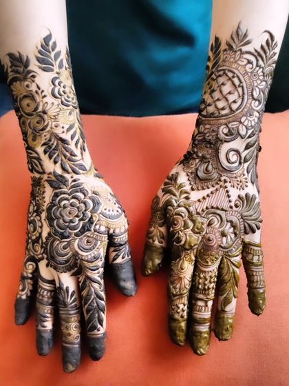 Hajira Mehendi Artist - Mehndi Artist Services Modern & Minimalist Designs photo 81