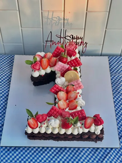A first anniversary celebration deserves something special. This number "1" shaped tart-cake is loaded with fresh strawberries, ruby chocolate, and creamy frosting.