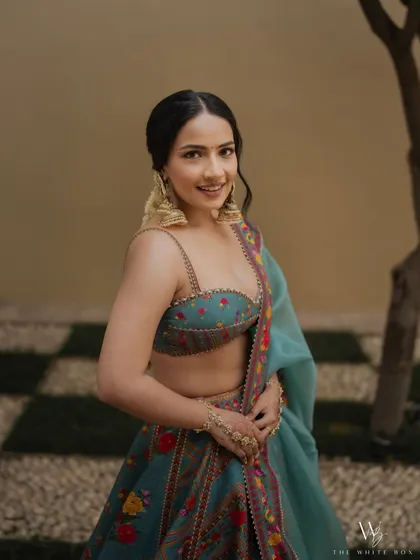 Shubhangi looking fresh and happy, ready for her Haldi function. The makeup is light, breathable, and perfect for a day event.