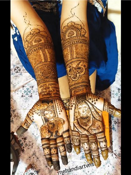 This design showcases detailed portraits of a bride and groom, each on one palm, ready to be joined together. The artwork is framed by traditional motifs.