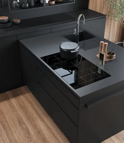 An all-black kitchen from our concept130 product line. The Perfect Soft Black finish on the fronts, surfaces, and handles creates a monochrome masterpiece.