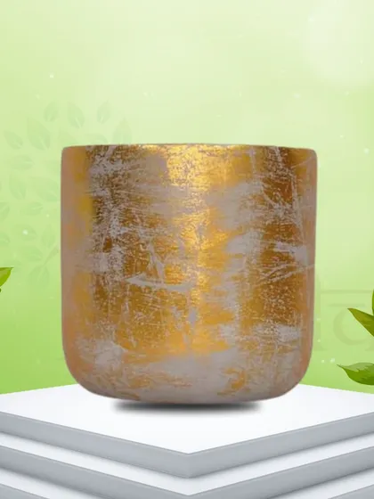 This 6-inch foiling terracotta pot has a stunning textured gold finish. The hand-painted, distressed look gives it a vintage yet glamorous feel, perfect for making a statement.
