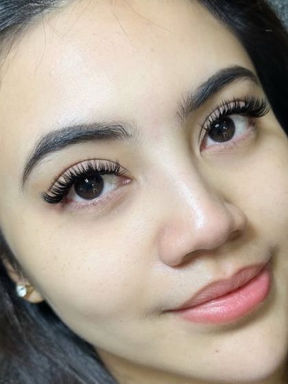 The Palette - Eyelash Extensions Hybrid & Wispy Sets: The Best of Both Worlds photo 3