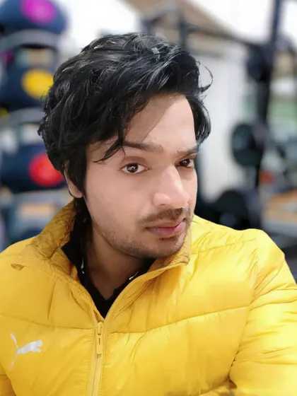 A good morning selfie from the gym. Starting the day with a training session sets a positive tone.