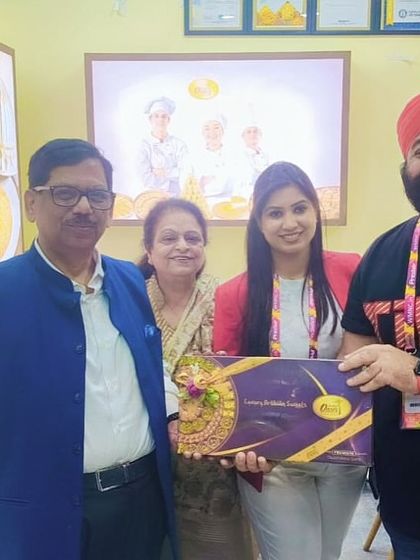 A special thanks to food blogger @mistertikku for visiting my stall at the expo. This photo is a great recap of a successful event where I presented my wide range of gifts and sweets.