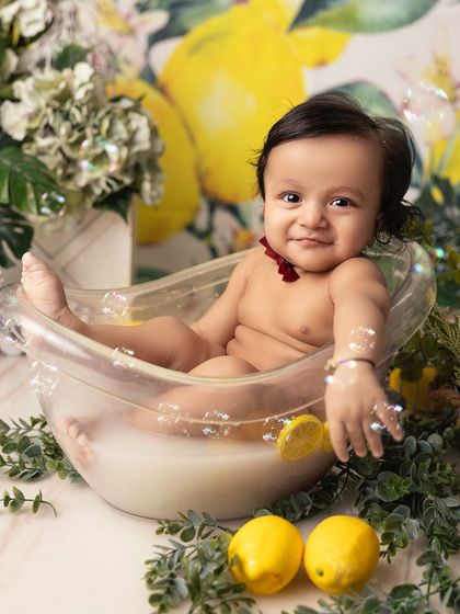 A refreshing lemon milk bath for this little cutie. The bright yellow lemons and fresh greenery create a vibrant, summery feel, and the bubbles add a touch of playful fun.