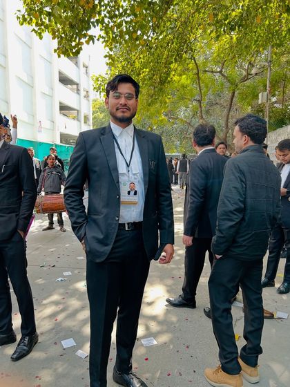 A solo shot during the election campaign. I am always present to support my colleagues and the causes that matter to us.