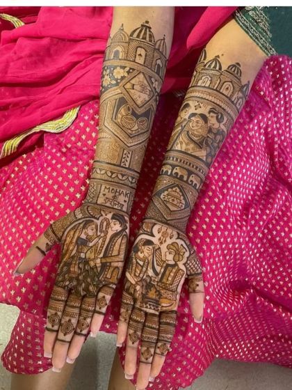 A duplicate of image 195, this design is a beautiful family portrait mehendi, including the couple and their parents.