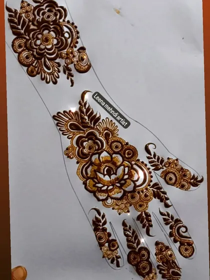 A beautiful Arabic-style design on a practice hand. This is a great example of a full and intricate pattern for a wedding guest.