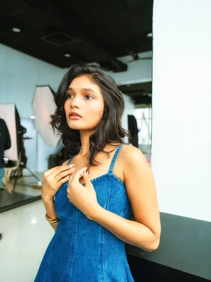 A thoughtful, looking-away pose that feels natural and unforced. The soft studio lighting is very flattering.