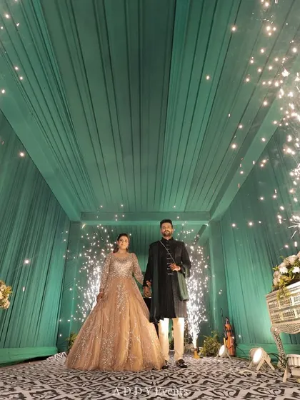 We specialize in creating picture-perfect, high-impact moments. This grand entrance is amplified by perfectly timed cold pyrotechnic sparks, providing a safe yet spectacular welcome for keynote speakers, award recipients, or guests of honor at any major corporate event.