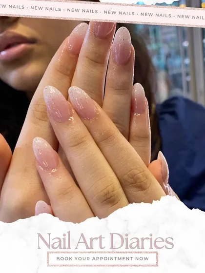 A close-up of these sparkling ombre nails, showing the fine glitter detail. I use high-quality gel polish to ensure the finish is smooth and the sparkle is brilliant.