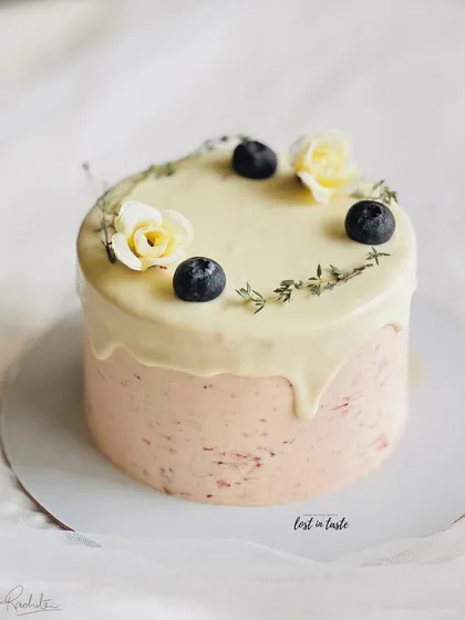 This custom cake features a vanilla sea salt caramel base with a beautiful strawberry buttercream frosting. The white chocolate drip and fresh berry topping complete the look.