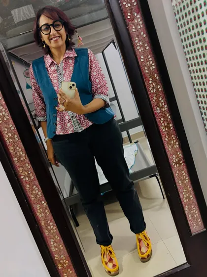 The full look, showing how the mustard shoes tie everything together.