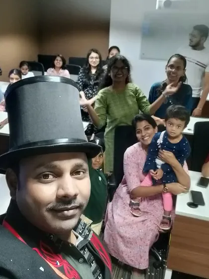 Magic is fantastic for corporate family days and office get-togethers. Here’s a quick selfie after a fun session that brought a lot of smiles and laughter to the team.