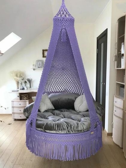 This single seater swing in a lovely lavender color is perfect for an attic room or a cozy corner. The simple design is both elegant and comfortable.