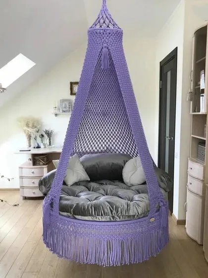 This single seater swing in a lovely lavender color is perfect for an attic room or a cozy corner. The simple design is both elegant and comfortable.