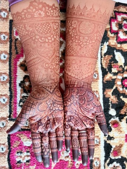 A still photo of the rich henna stain, showing the intricate patterns in full detail.