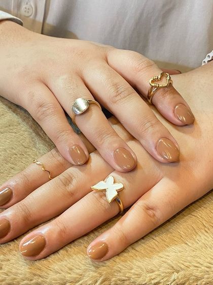 A perfect nude for any occasion. This warm, caramel-toned polish provides a clean, sophisticated, and polished look that is effortlessly chic.