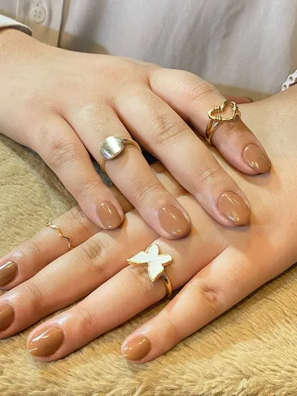 A perfect nude for any occasion. This warm, caramel-toned polish provides a clean, sophisticated, and polished look that is effortlessly chic.