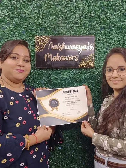 Awarding a certificate of completion for the professional mehndi course. It's so rewarding to see students achieve their goals.