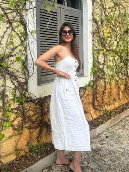 Trends fade, but personal style is forever. Here I am in a simple, elegant white dress, an example of a timeless piece that reflects confidence and ease.