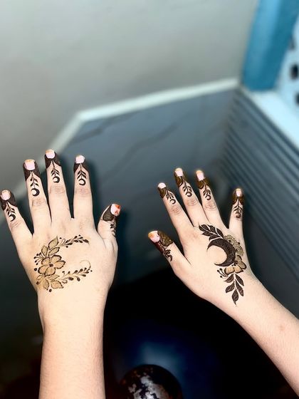 A minimal design for Ramadan, with a crescent moon and floral motif on the back of the hand.