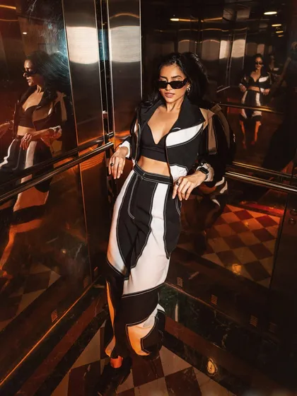 The infinity mirror effect in this elevator made for a really cool, dynamic shot. It's all about finding creative spaces.