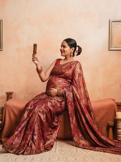 A beautifully styled portrait that feels both traditional and regal. I use props like this vintage hand mirror to add a touch of elegance and storytelling to the session.