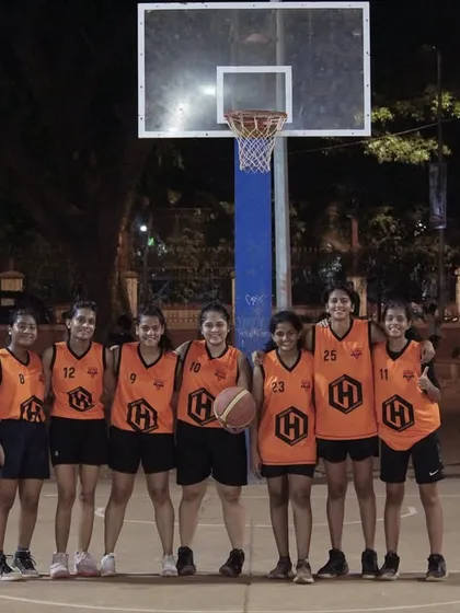 The Rim Raiders women's team posing for a group photo.