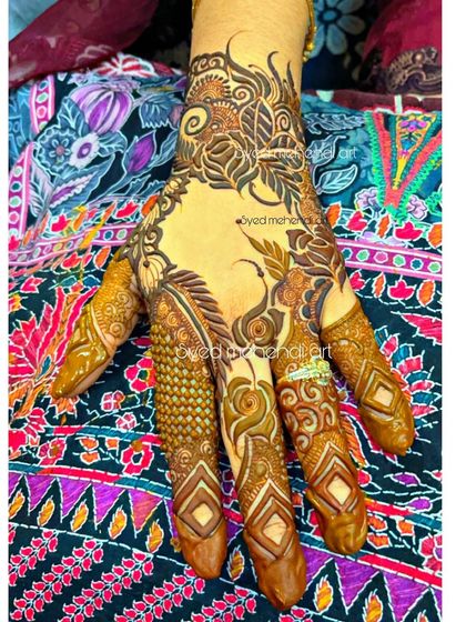 A full view of the detailed single-hand design.