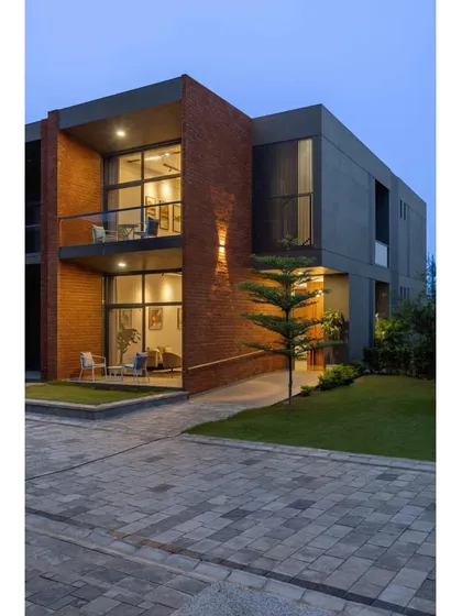 The center at dusk, where warm lighting highlights the clean lines of the architecture and the integration of green spaces.