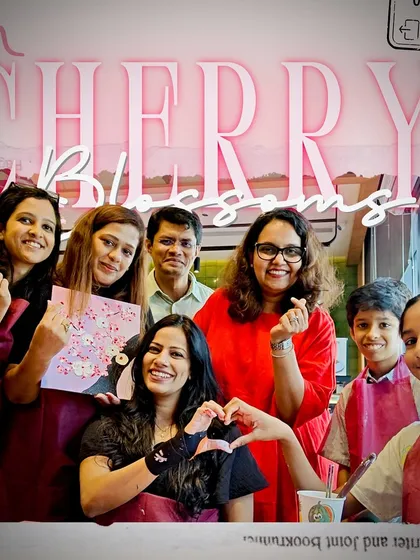 Spreading the love with finger hearts. A happy group shot from our Cherry Blossom workshop, filled with smiles and beautiful art.