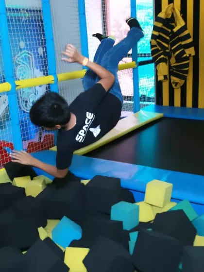 And the landing. An action shot of a boy joyfully falling into a foam pit. These photos perfectly capture the carefree fun of being a kid at a party.