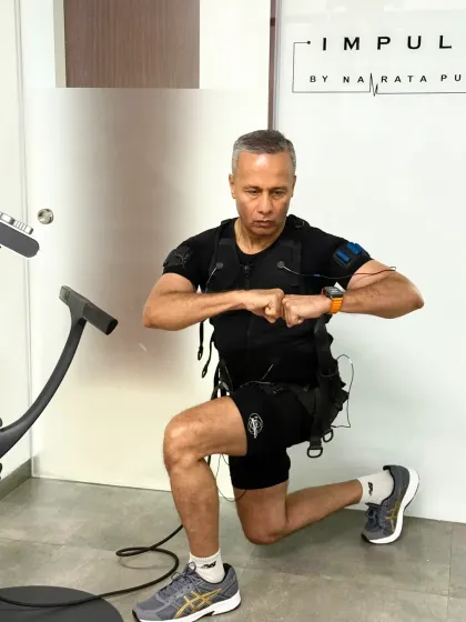 A client performs a lunge, a key exercise for lower body strength and balance, made more effective with EMS.