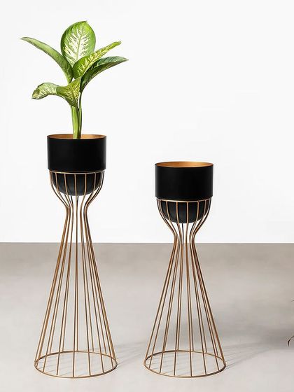 The Artful Foliage Planters are also available in a chic black and gold combination. The sleek black pot contrasts beautifully with the delicate gold wire base for a modern, sophisticated look.