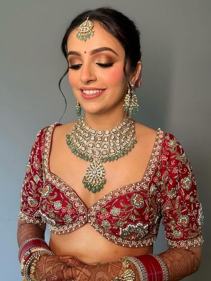 A closer look at the soft yet defined bridal eye makeup. We focus on blending techniques that make the eyes pop while maintaining an elegant and sophisticated feel.